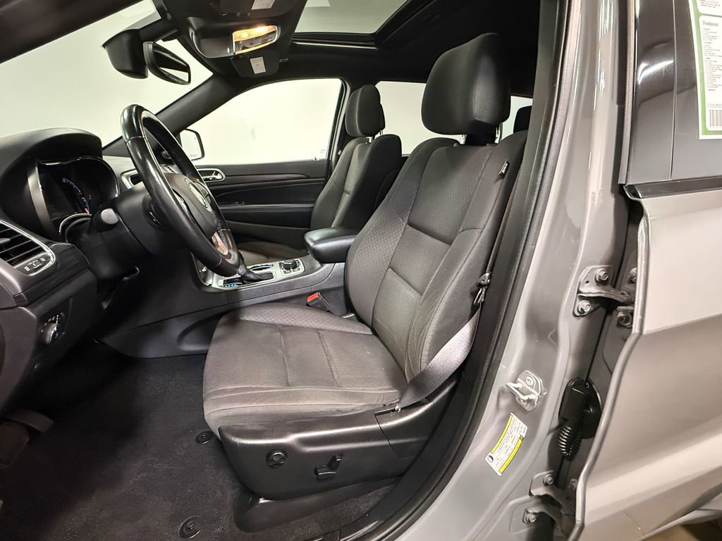 Used 2019 Jeep Grand Cherokee Laredo AWD/4WD image 13