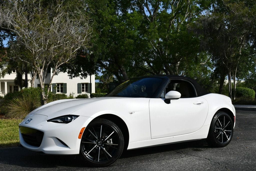 Used 2024 MAZDA MX-5 Miata Grand Touring RWD image 2