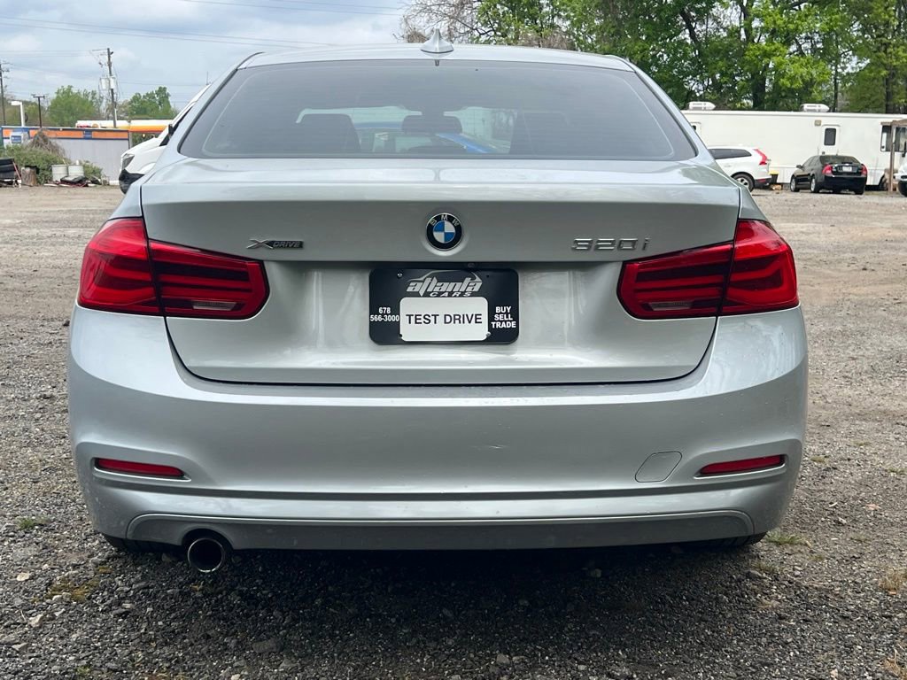 Used 2018 BMW 320i xDrive Sedan AWD/4WD image 4