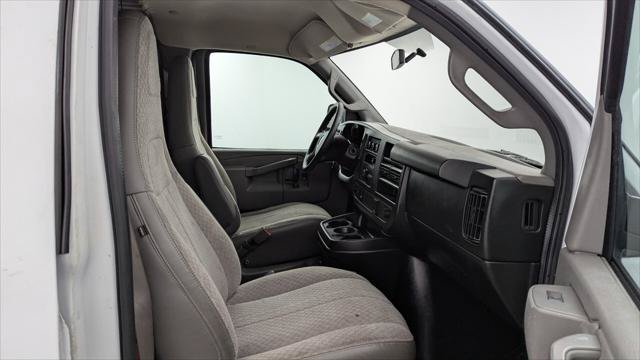 Used 2017 GMC Savana 2500 RWD image 17