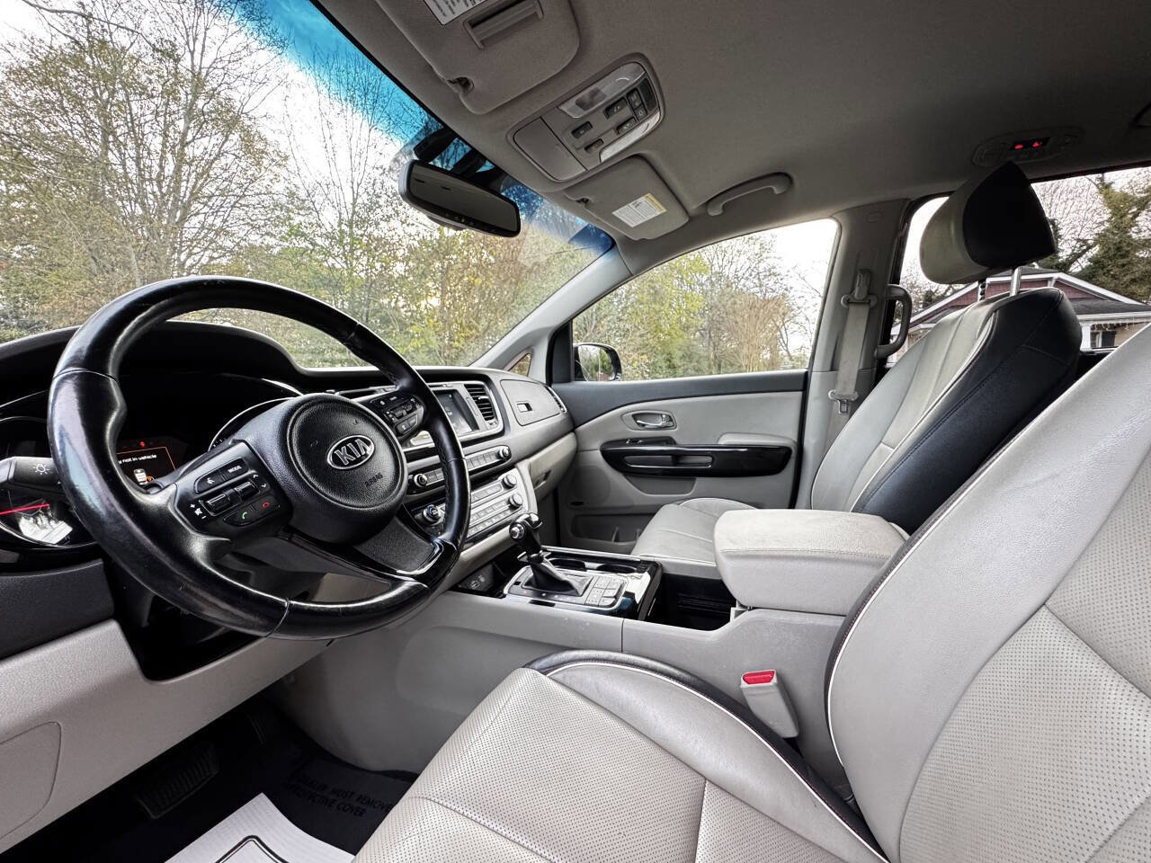 Used 2016 Kia Sedona SX image 11