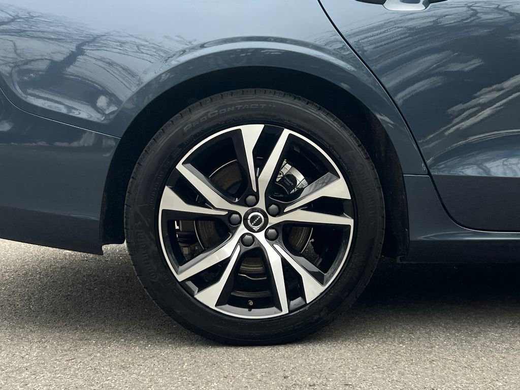 Used 2024 Volvo S60 B5 Core image 8