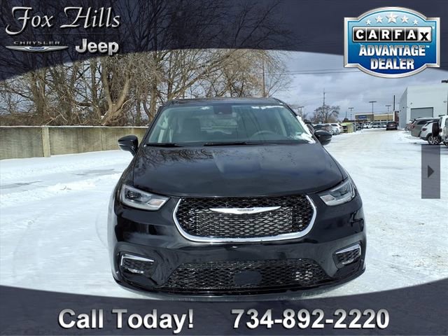 Certified 2024 Chrysler Pacifica Select image 2