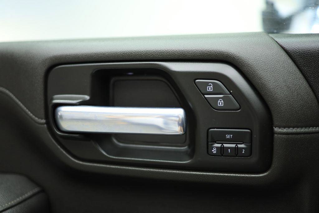 Used 2023 GMC Sierra 3500 SLT w/ SLT Convenience Package image 42