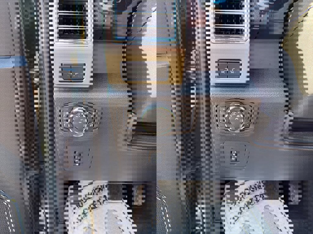 Used 2015 Ford F150 Platinum w/ Equipment Group 701A Luxury image 12