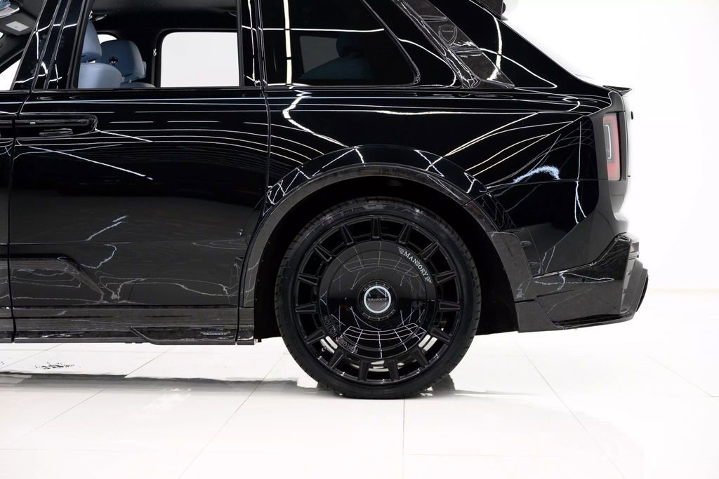 Used 2025 Rolls-Royce Cullinan image 21