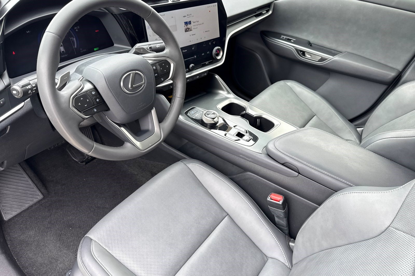 Certified 2023 Lexus RZ 450e Premium w/ Technology Package AWD/4WD image 4