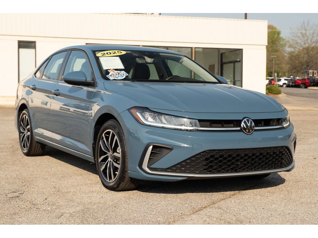 Used 2025 Volkswagen Jetta SE image 34