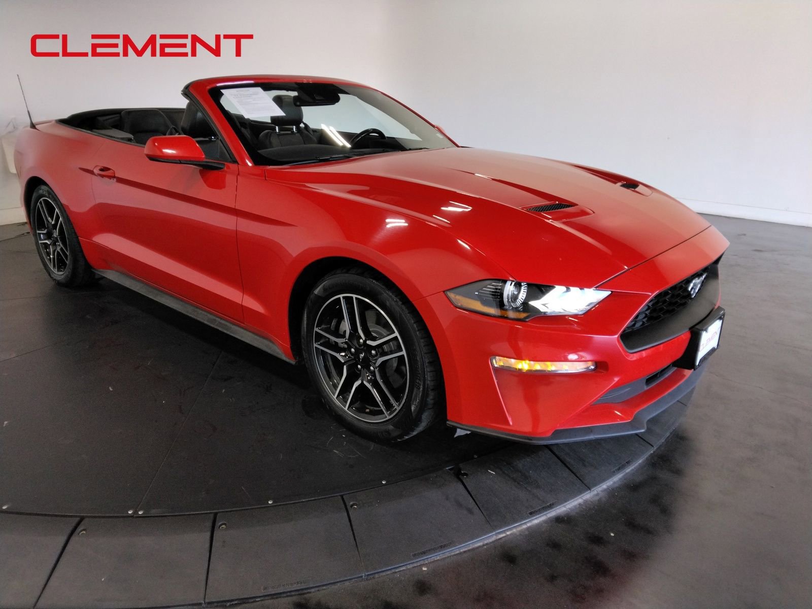 Used 2023 Ford Mustang Convertible image 3
