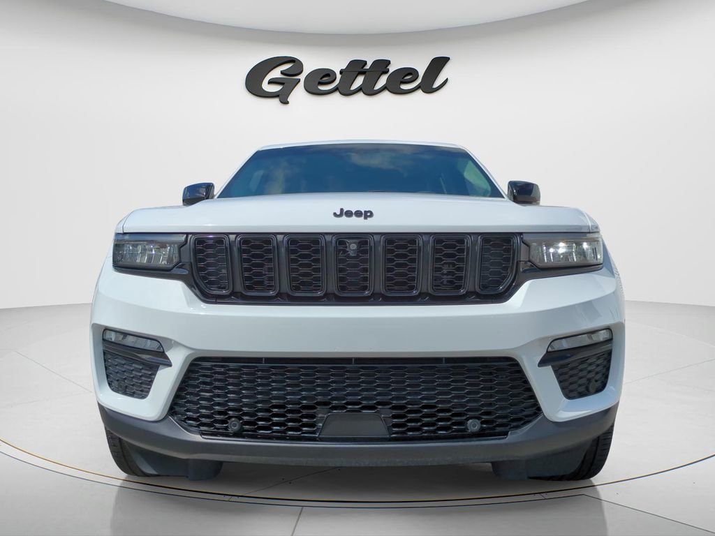 Used 2023 Jeep Grand Cherokee Limited w/ Luxury Tech Group II RWD image 2