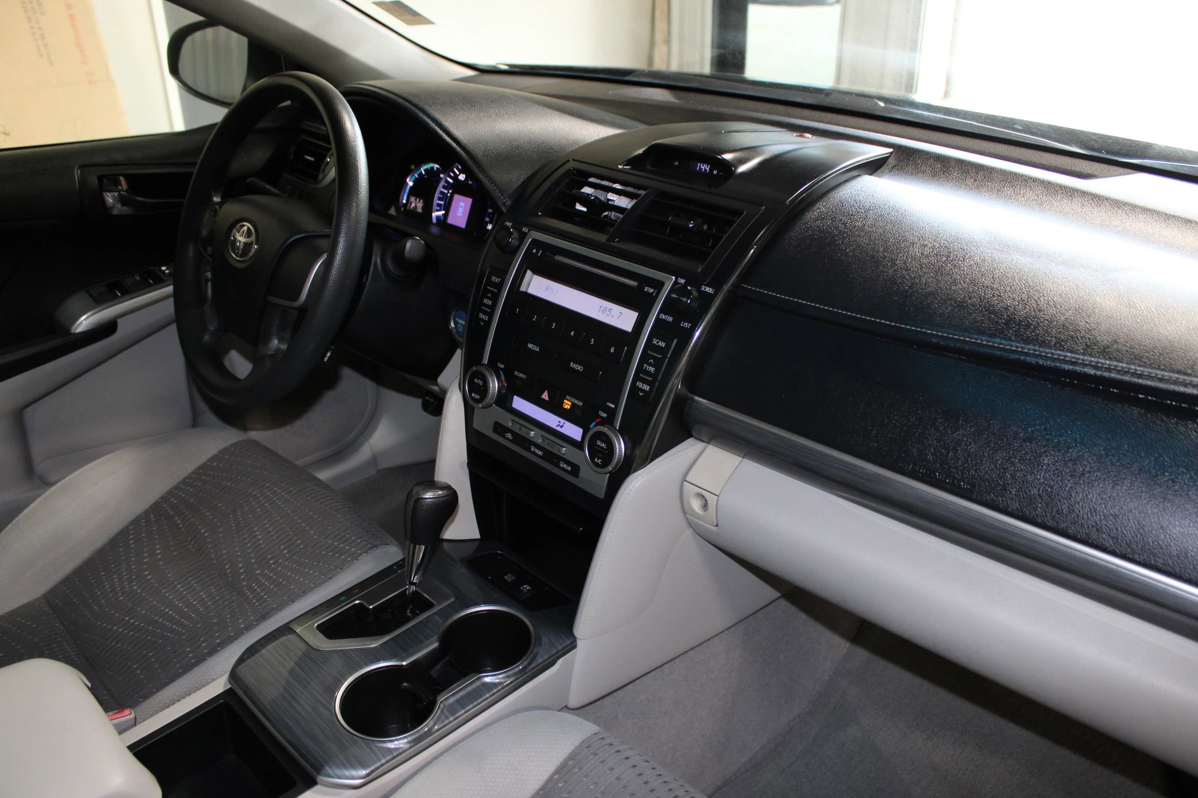 Used 2012 Toyota Camry LE FWD image 23