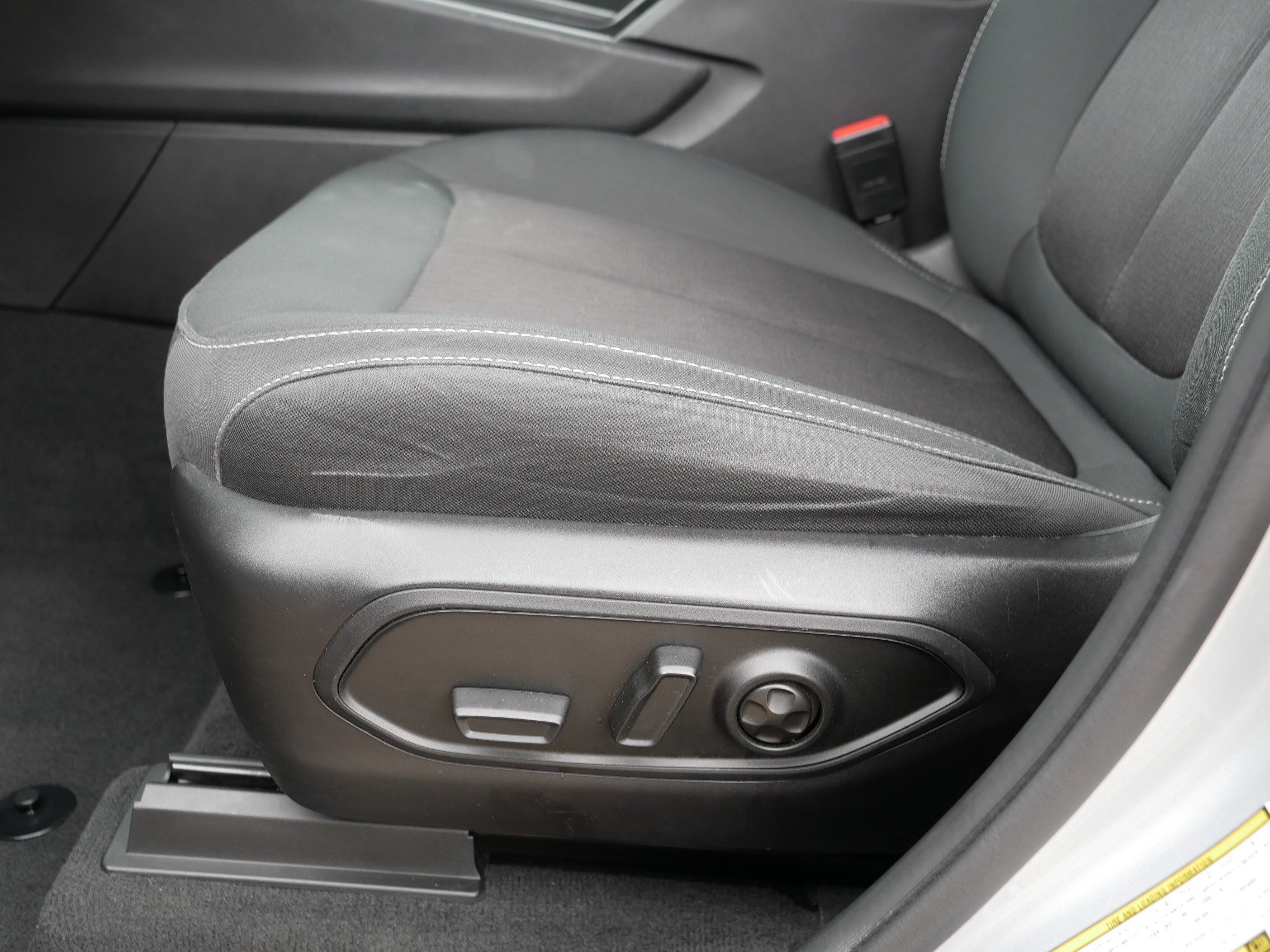Used 2023 Jeep Grand Cherokee L Laredo AWD/4WD image 20