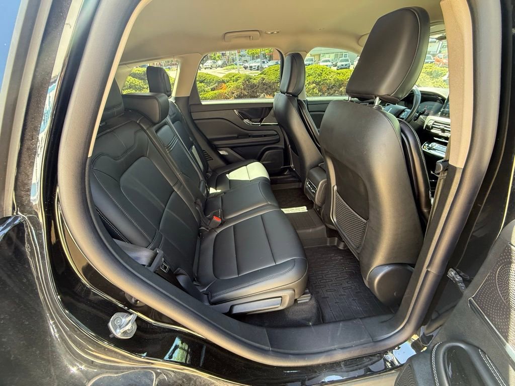 Used 2025 Lincoln Corsair AWD image 13