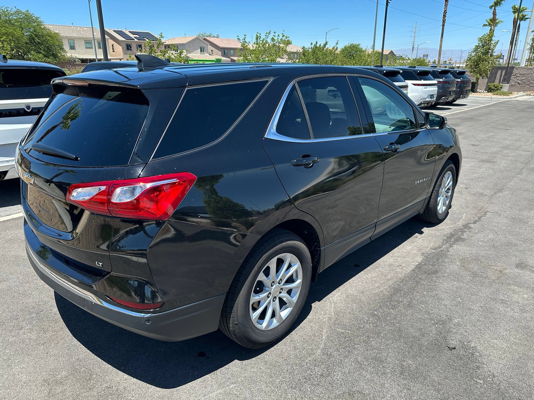 Used 2019 Chevrolet Equinox LT w/ Driver Convenience Package FWD image 2