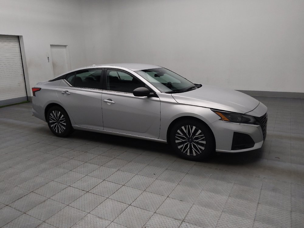 Used 2024 Nissan Altima 2.5 SV image 11