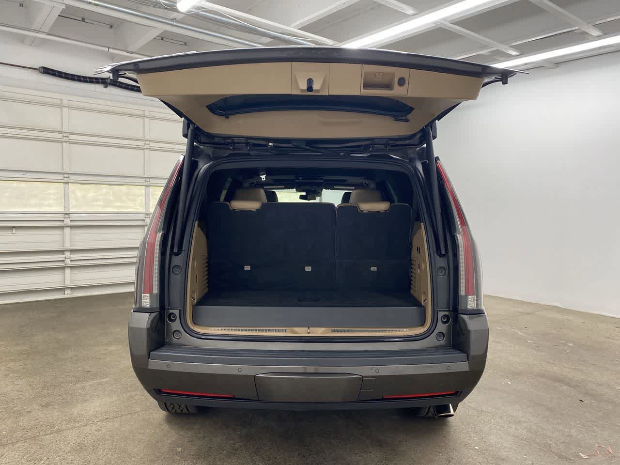 Used 2020 Cadillac Escalade Platinum image 29
