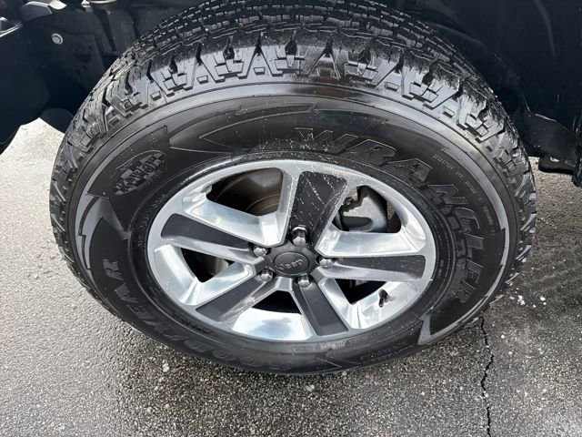 Used 2019 Jeep Wrangler Unlimited Sahara image 40