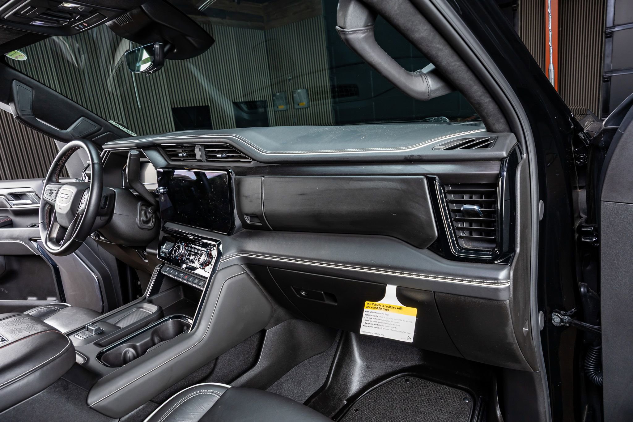 Used 2025 GMC Sierra 2500 AT4X image 18