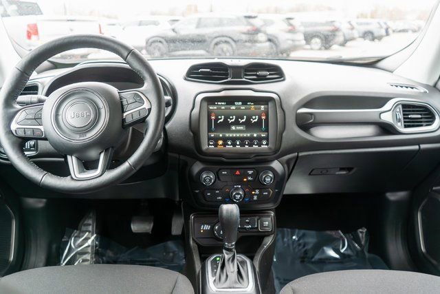 Used 2023 Jeep Renegade Latitude w/ Premium Group image 15