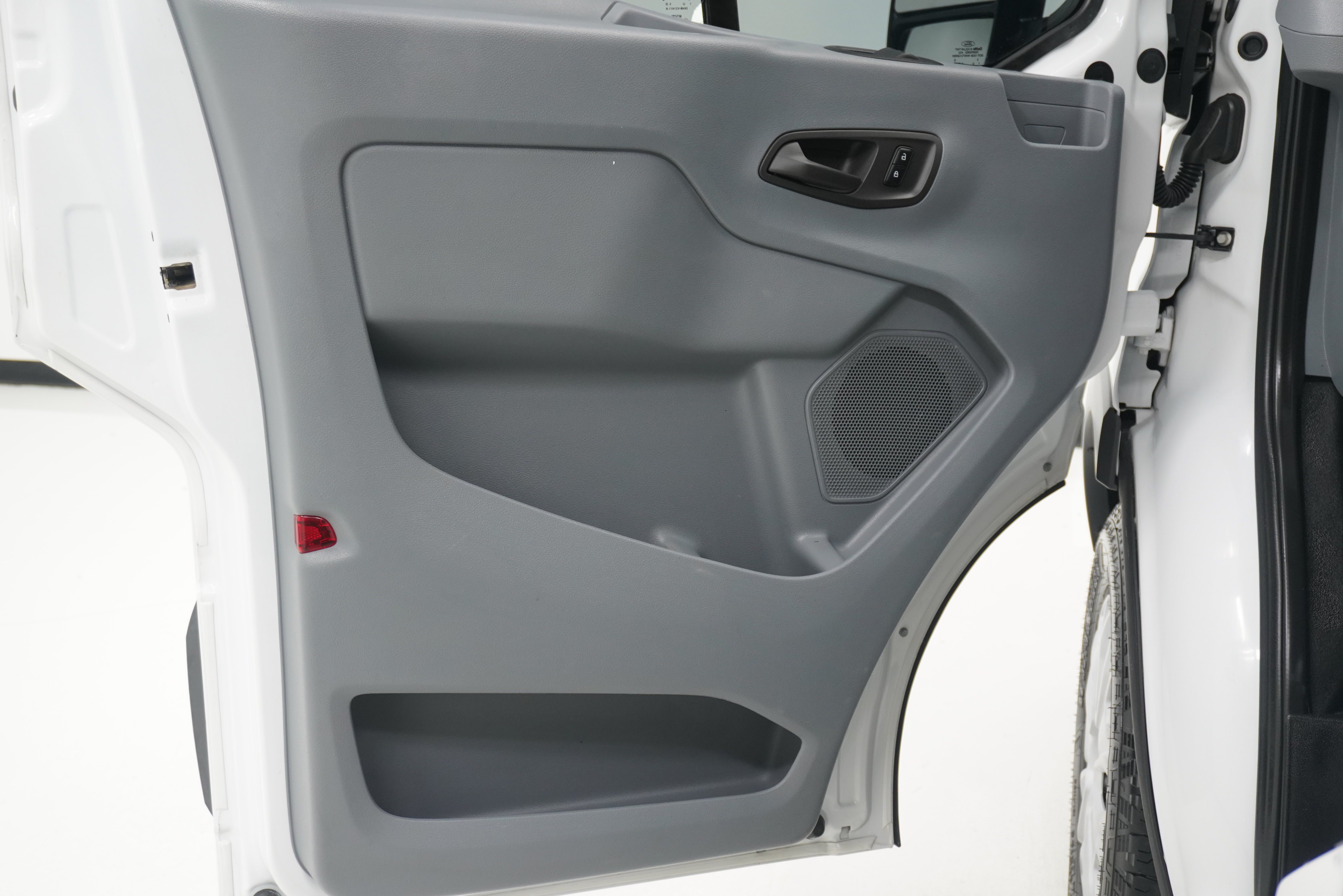 Used 2015 Ford Transit 350 XLT RWD image 12