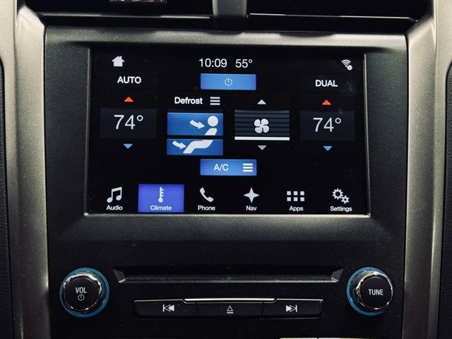 Used 2017 Ford Fusion SE w/ Fusion SE Technology Package image 35