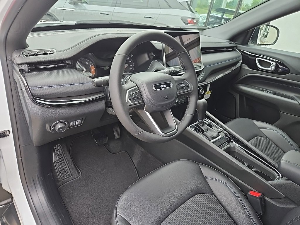 Used 2026 Jeep Compass Latitude image 34