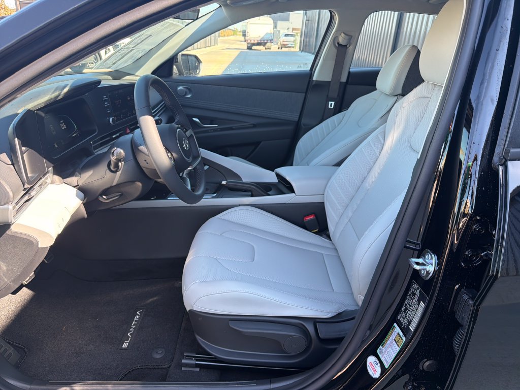 New 2026 Hyundai Elantra SEL Sport FWD image 15