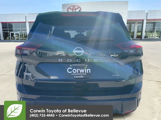 Used 2025 Nissan Rogue SV image 4
