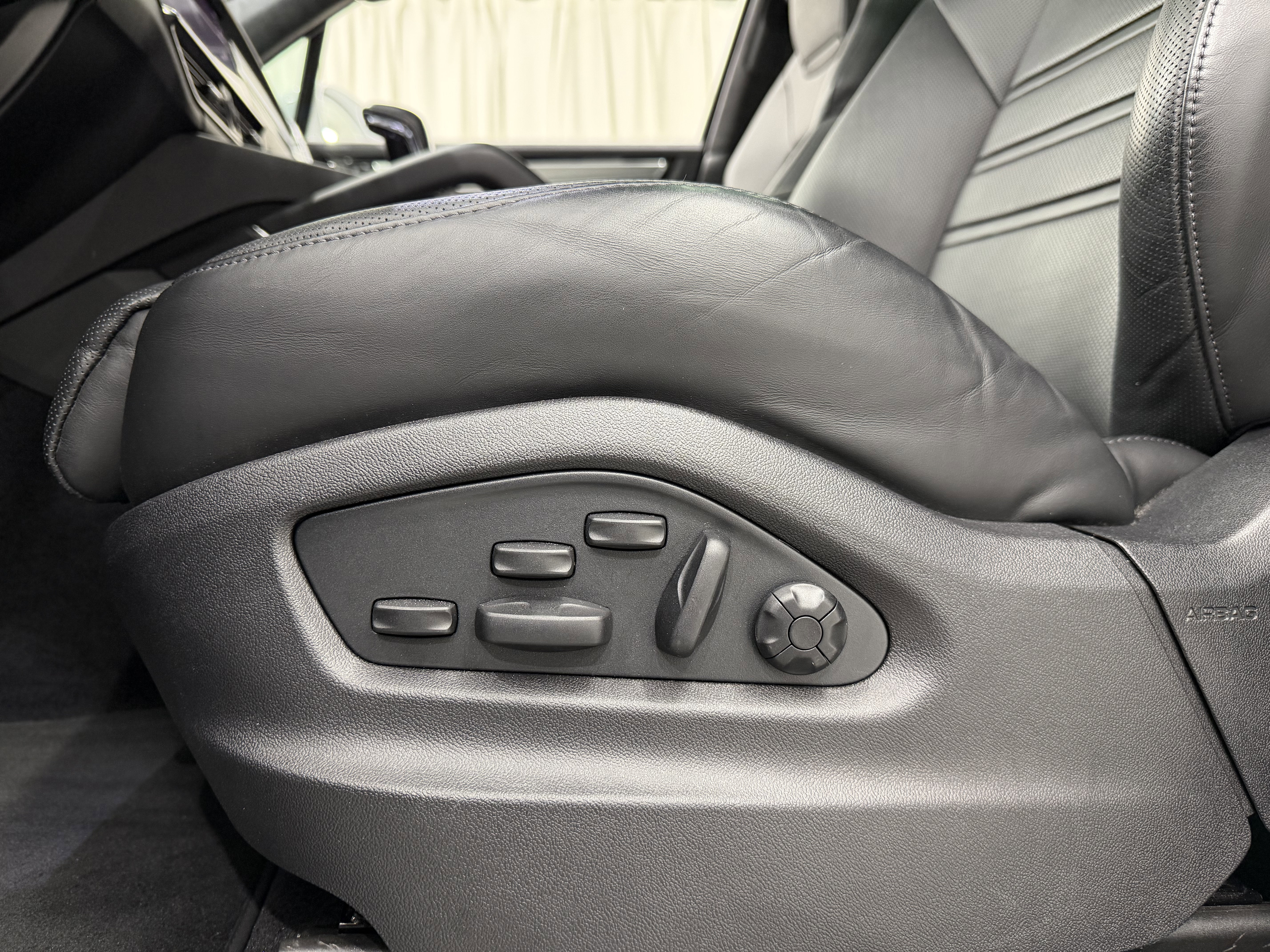 Certified 2023 Porsche Cayenne Turbo S image 32