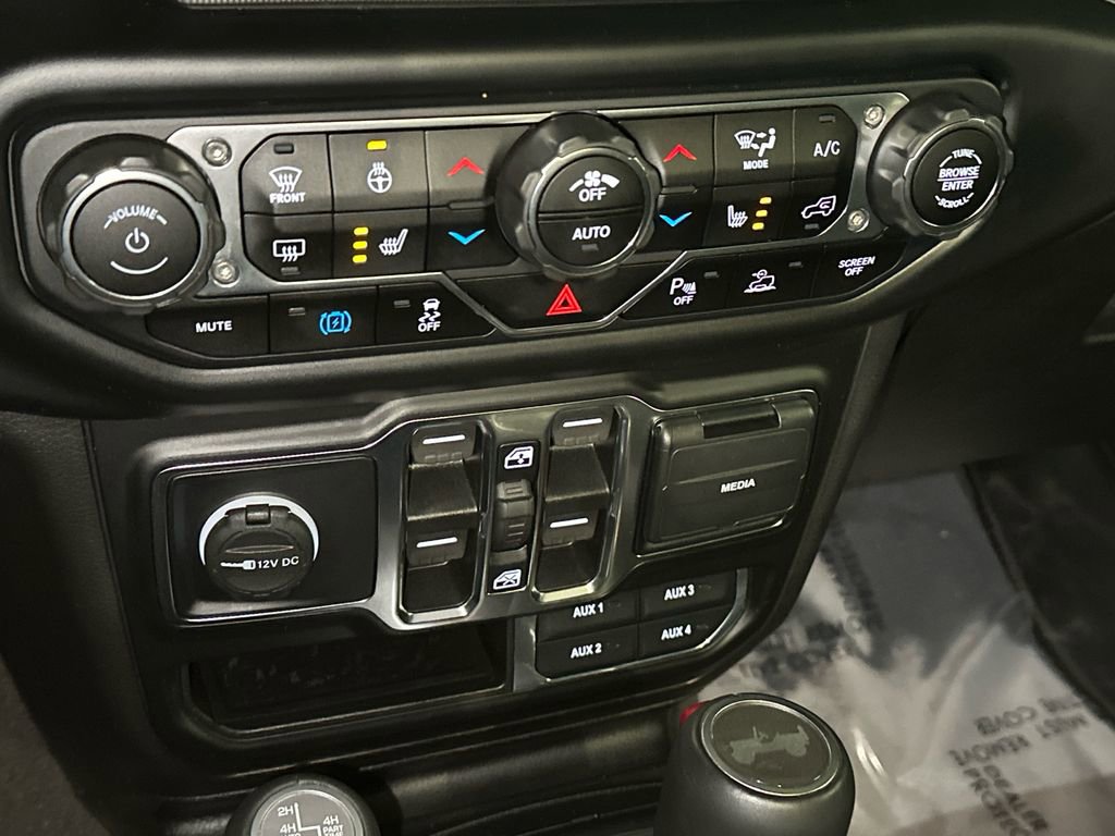Used 2022 Jeep Wrangler Unlimited Sahara image 24