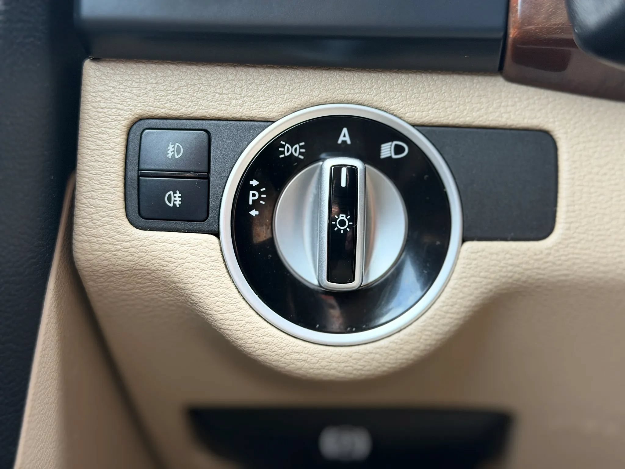 Used 2011 Mercedes-Benz GLK 350 4MATIC image 36