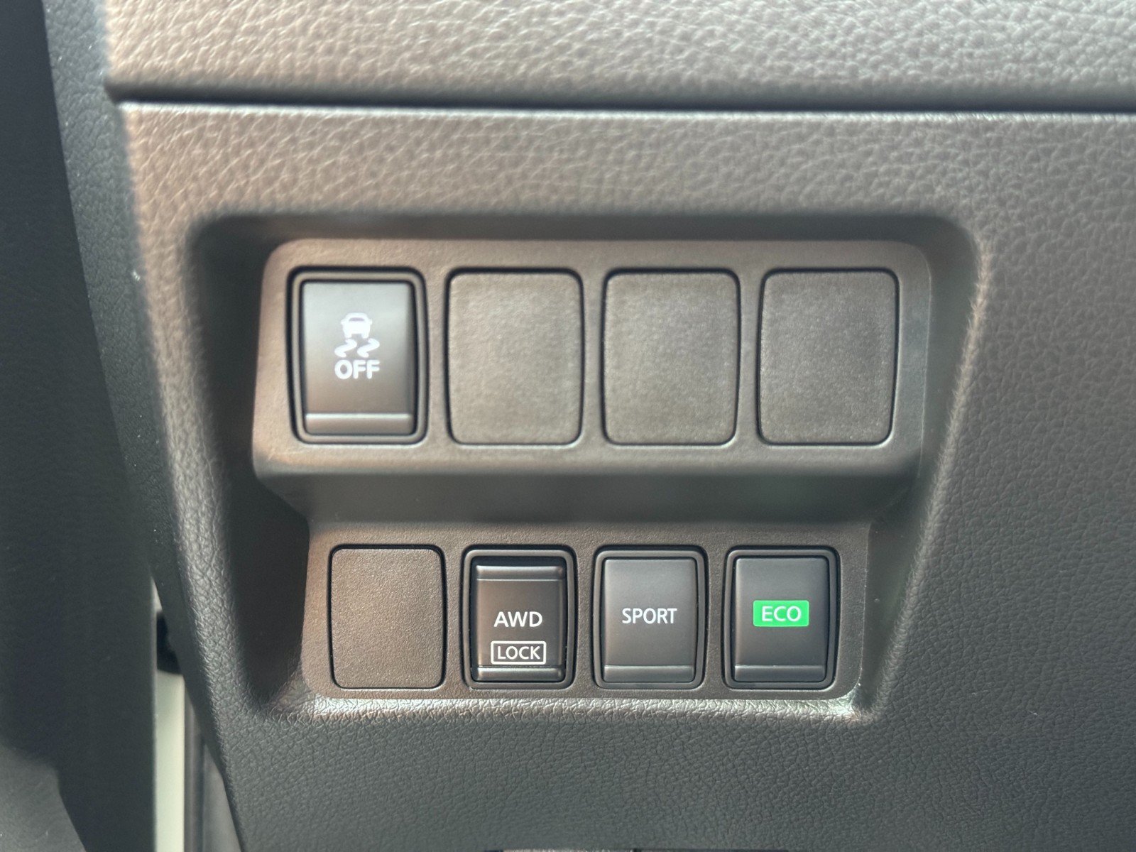 Used 2017 Nissan Rogue S AWD/4WD image 16