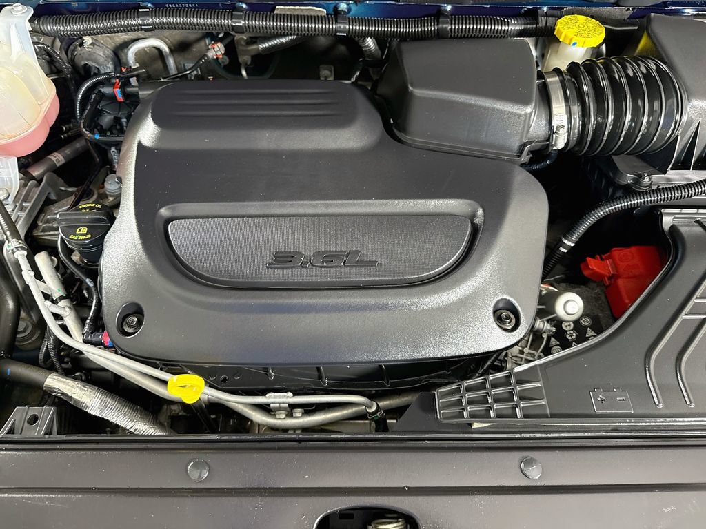 Used 2025 Chrysler Pacifica Select FWD image 33