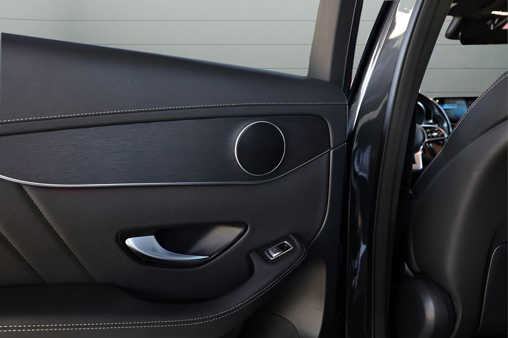 Used 2022 Mercedes-Benz GLC 300 4MATIC Coupe image 48