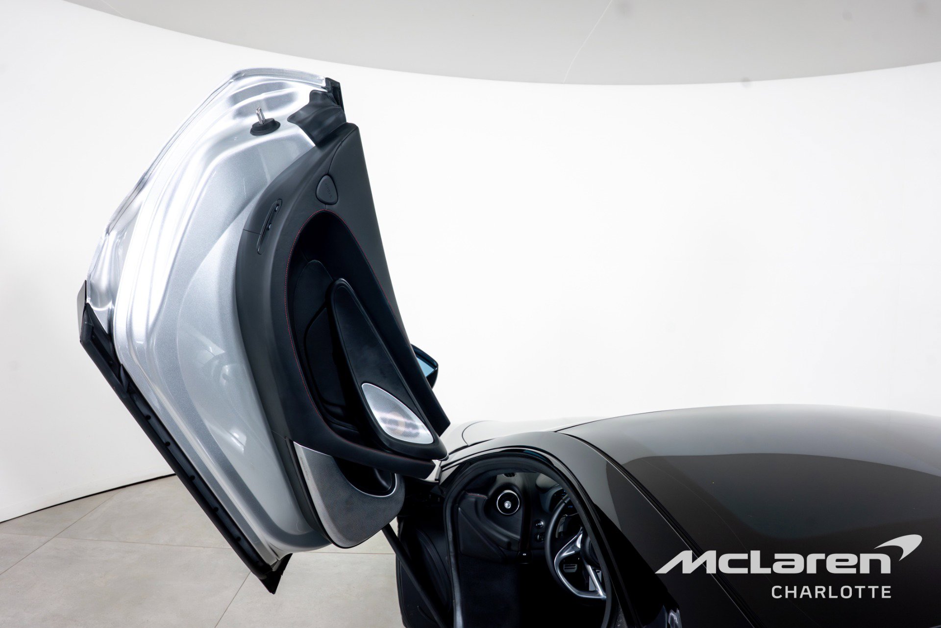 Used 2023 McLaren GT RWD image 10