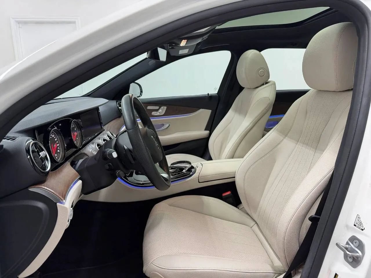 Used 2017 Mercedes-Benz E 400 4MATIC Wagon image 12