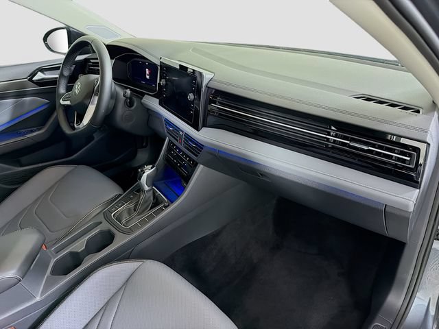 Certified 2025 Volkswagen Jetta SEL FWD image 29