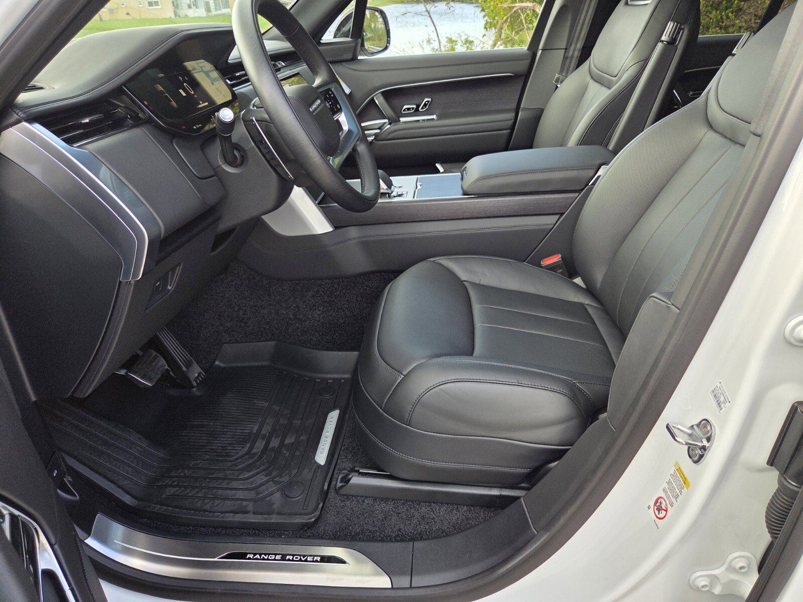 New 2025 Land Rover Range Rover SE image 13
