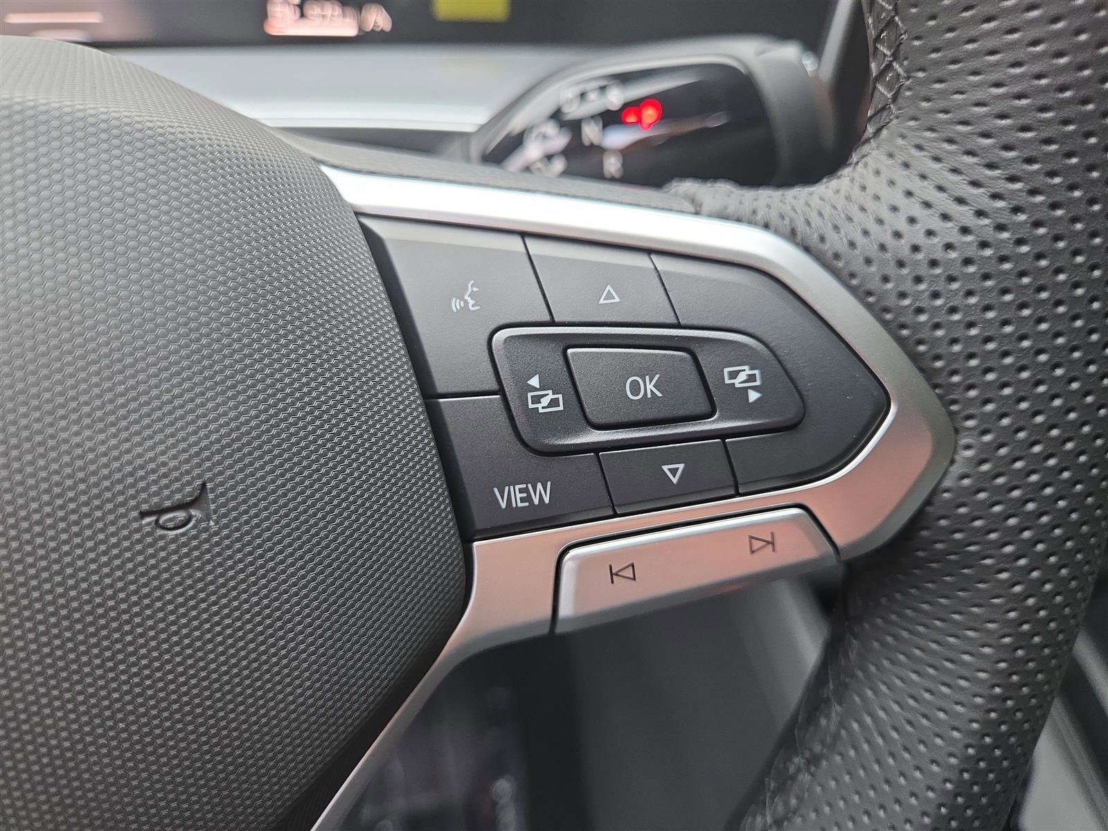 New 2025 Volkswagen Tiguan SE R-Line image 21