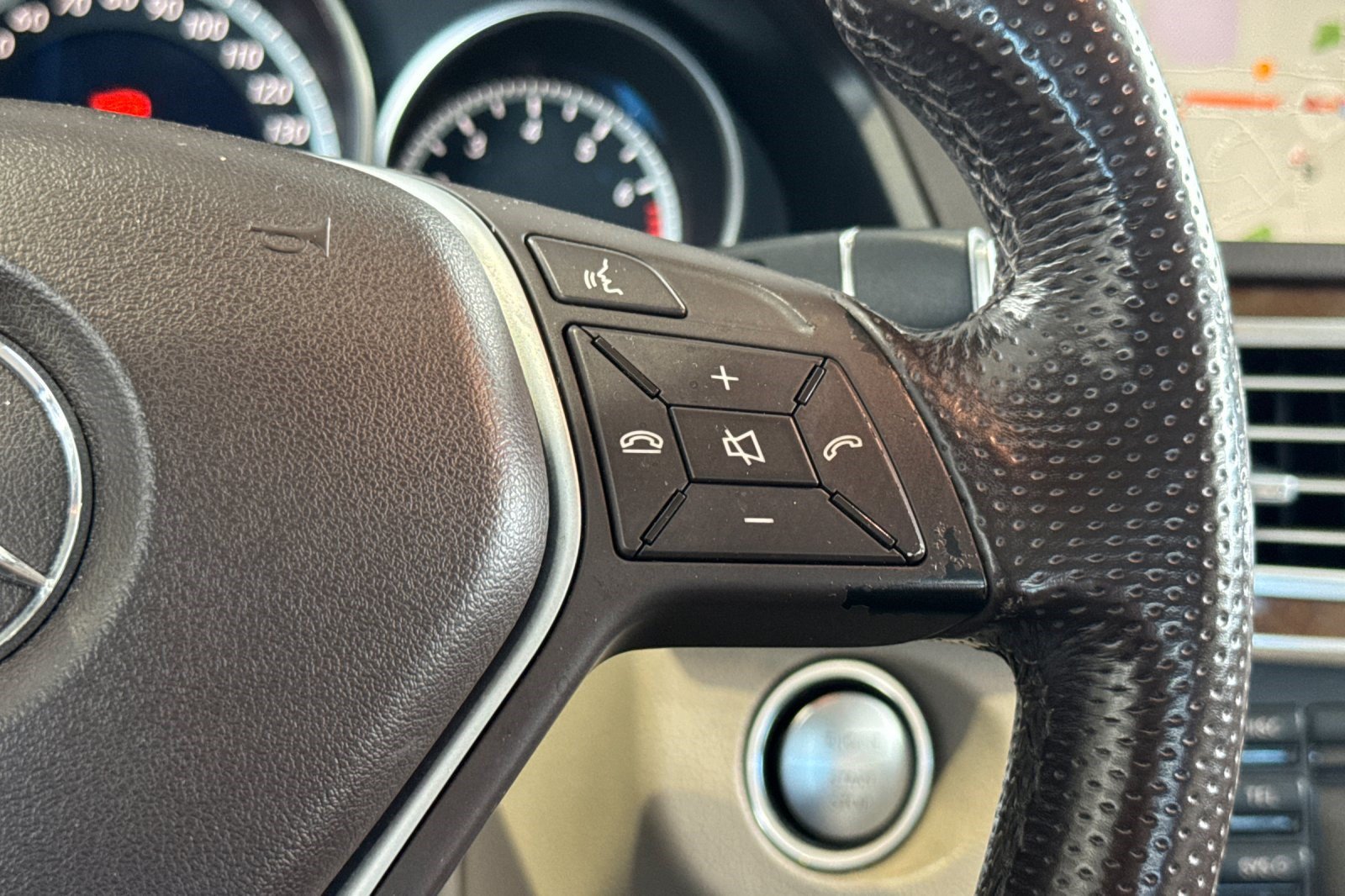 Used 2014 Mercedes-Benz E 350 4MATIC Sedan image 32