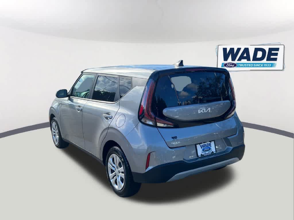 Used 2023 Kia Soul LX w/ LX Technology Package FWD image 7