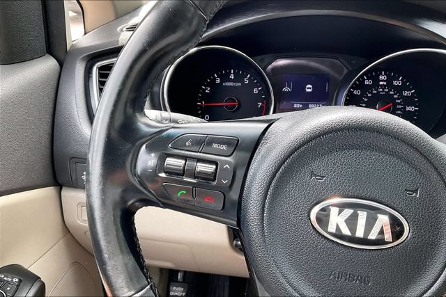 Used 2017 Kia Sedona LX w/ LX Essentials Premium Package FWD image 16