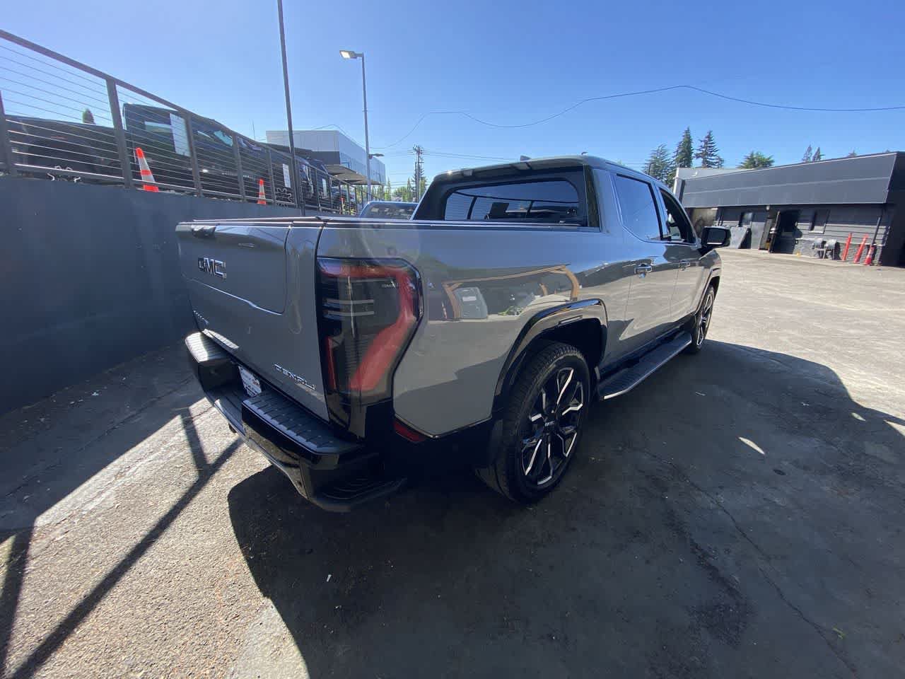 Used 2025 GMC Sierra EV Denali AWD/4WD image 6