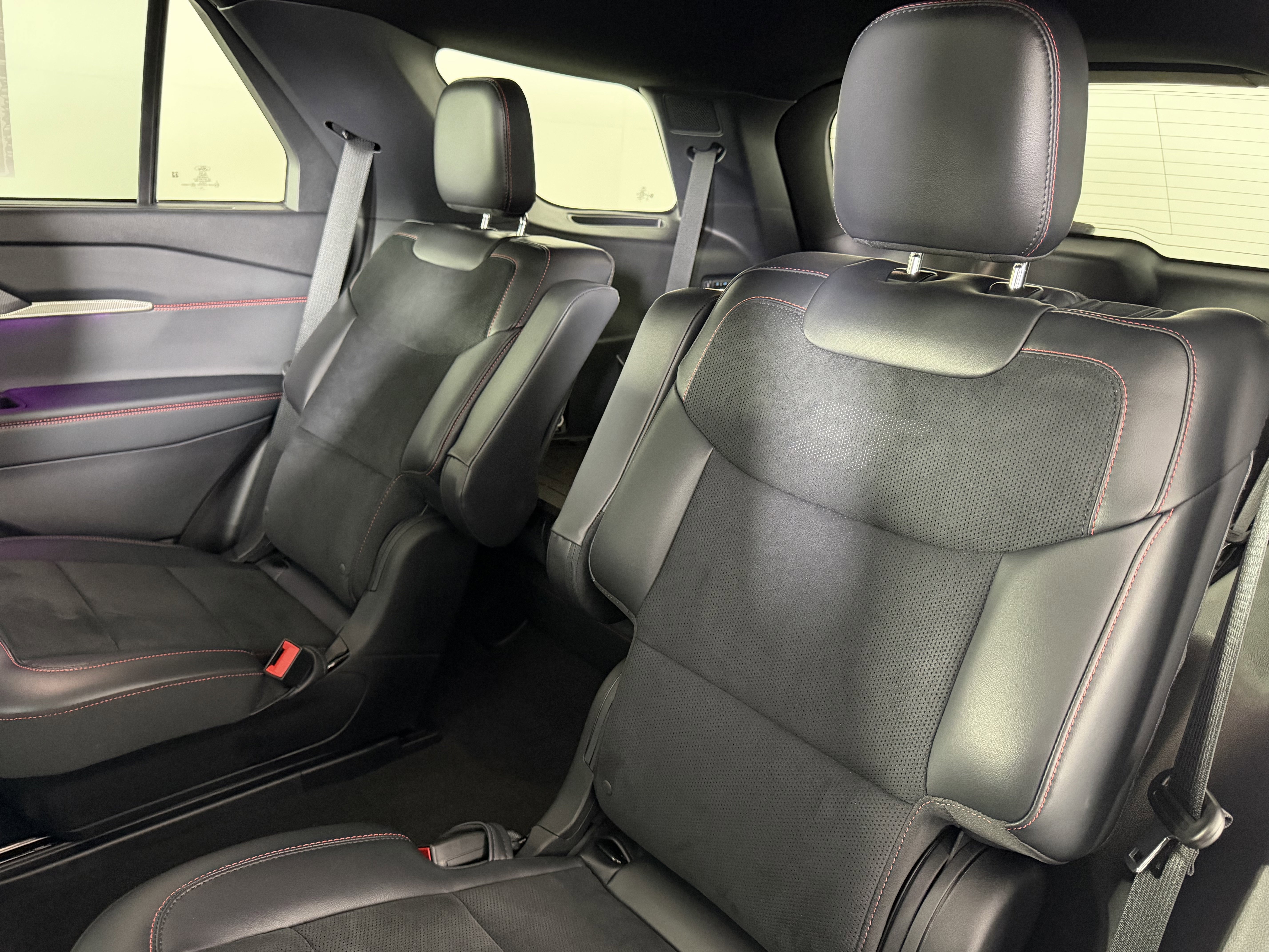 Used 2025 Ford Explorer ST image 16