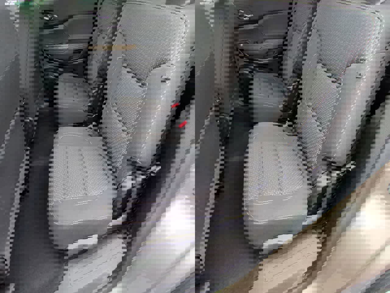 Used 2022 GMC Acadia SLE w/ Driver Convenience Package image 18