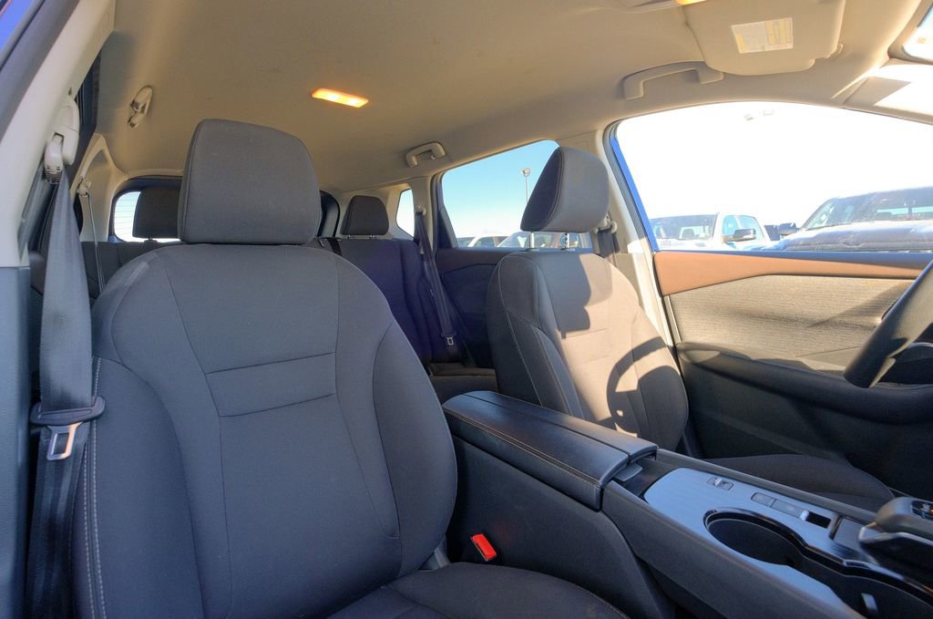 Used 2023 Nissan Rogue S image 19