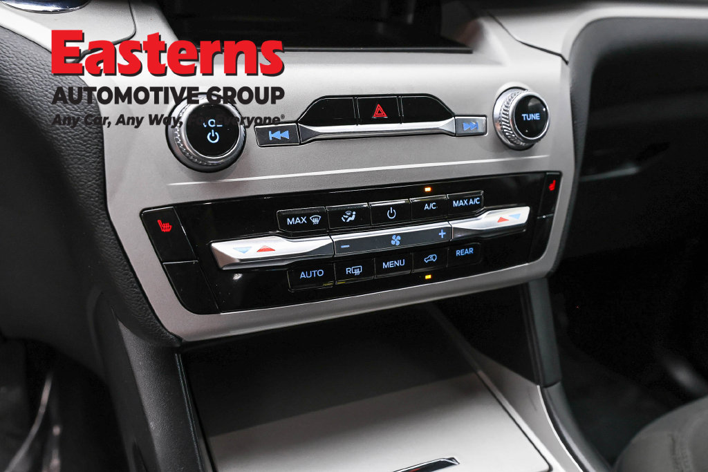 Used 2023 Ford Explorer XLT AWD/4WD image 21