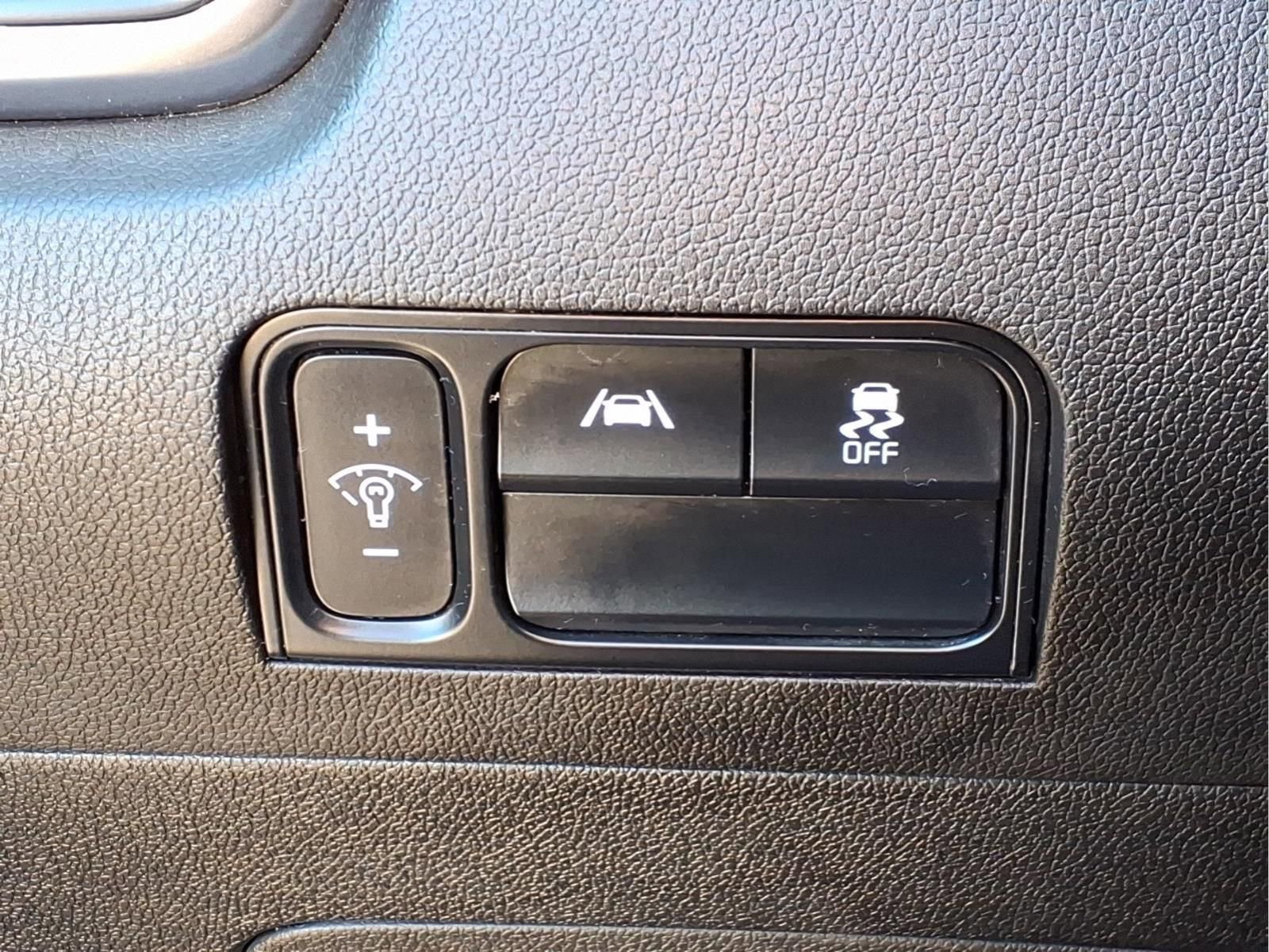 Used 2023 Kia Sorento LX image 16