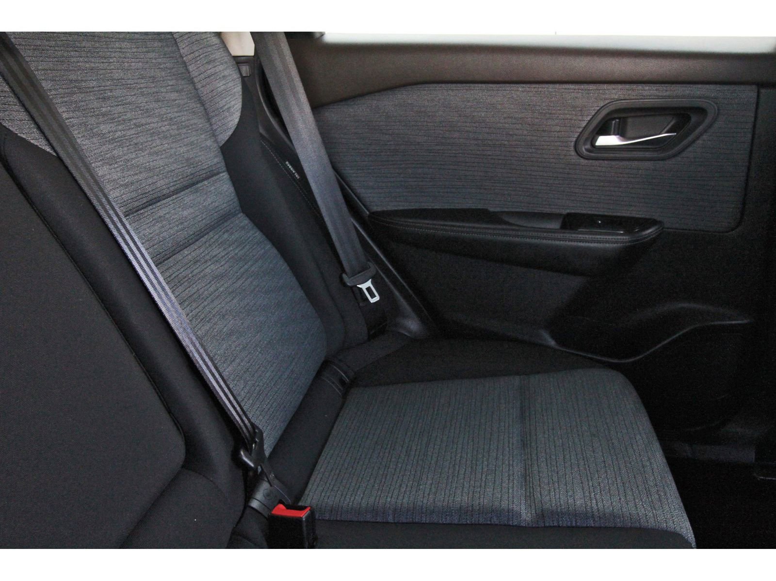 Used 2023 Nissan Rogue SV image 15