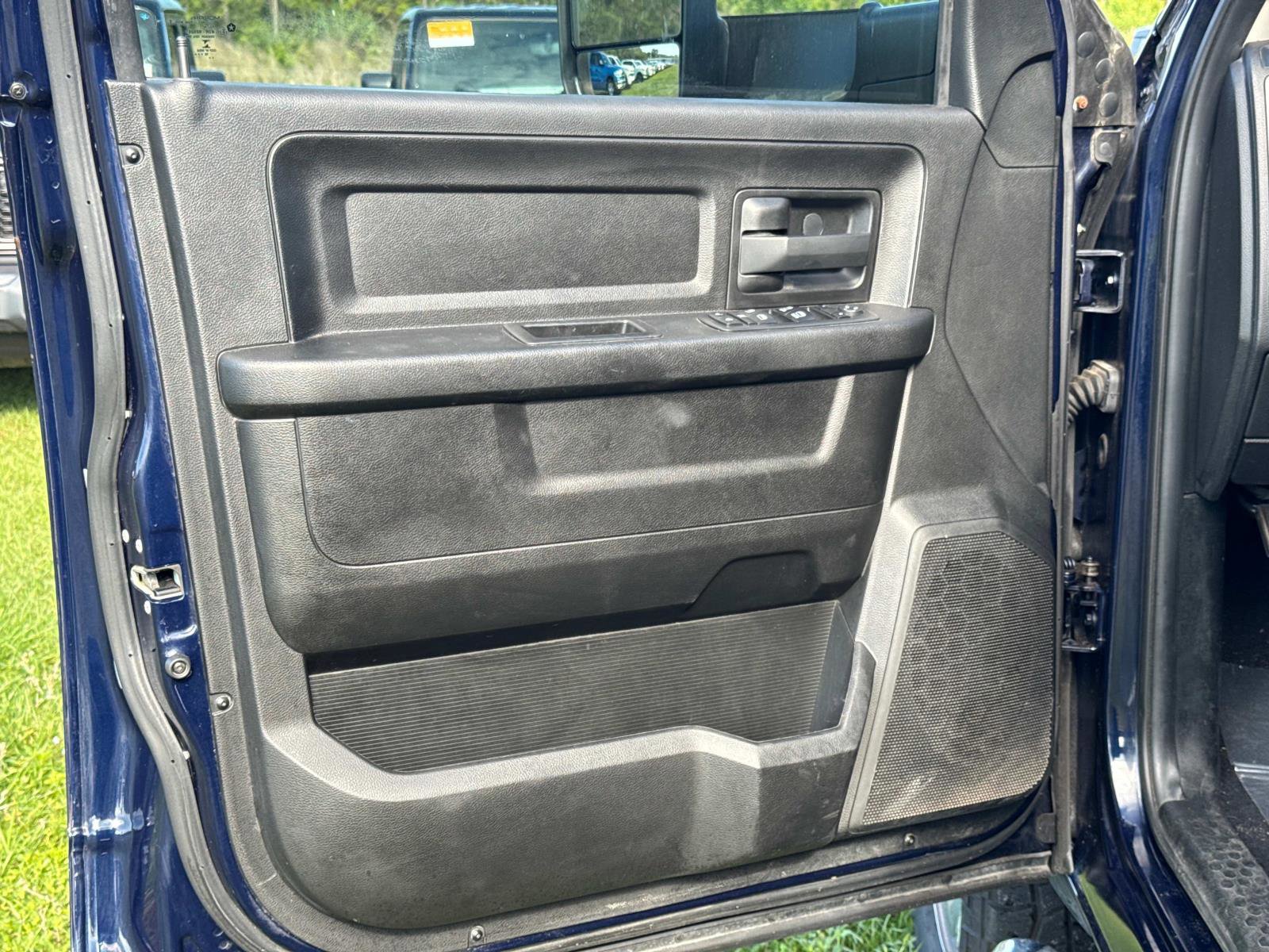 Used 2018 RAM 2500 Tradesman w/ Chrome Appearance Group AWD/4WD image 18